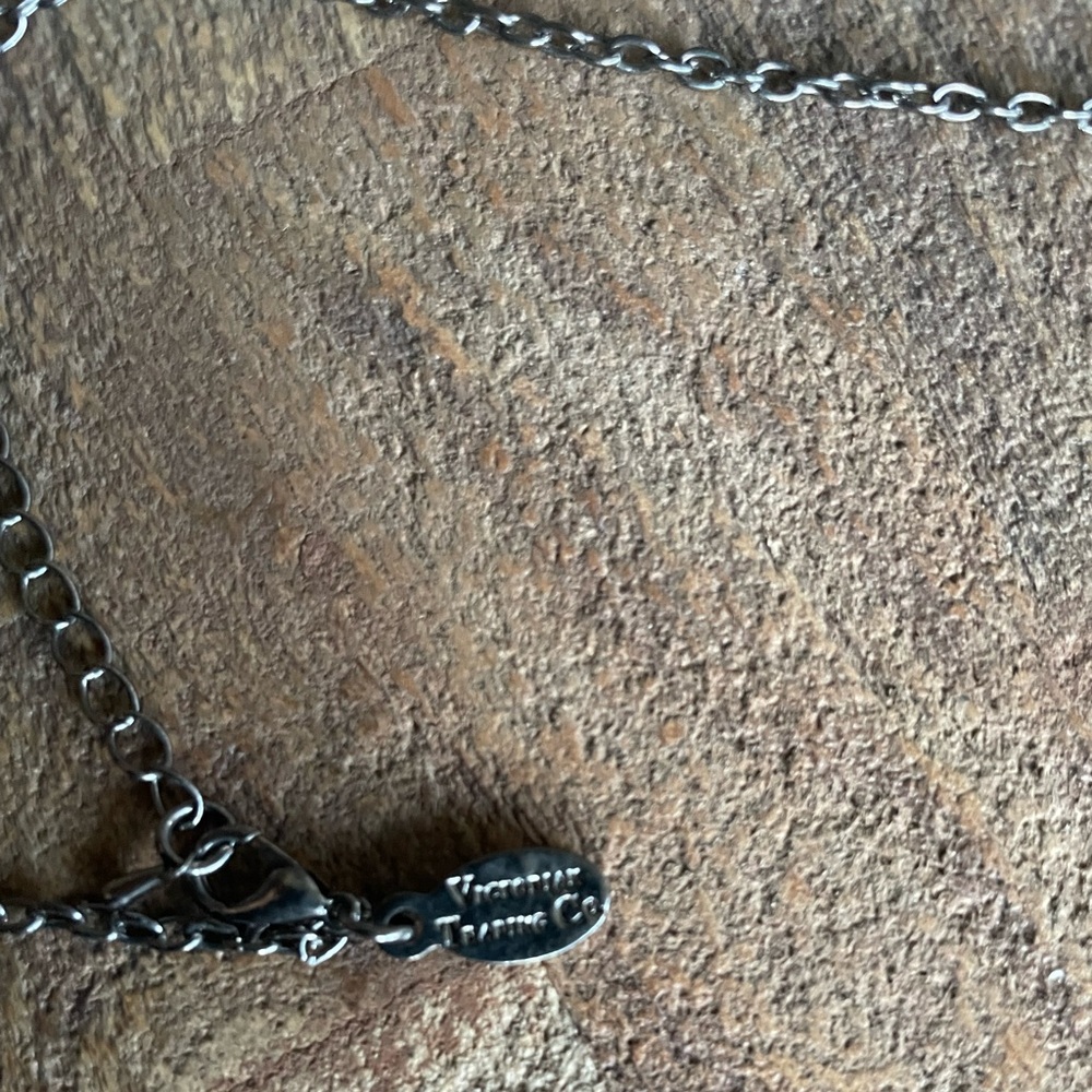 Victoria Trading Company costume jewelry, red - Picture 5 of 8